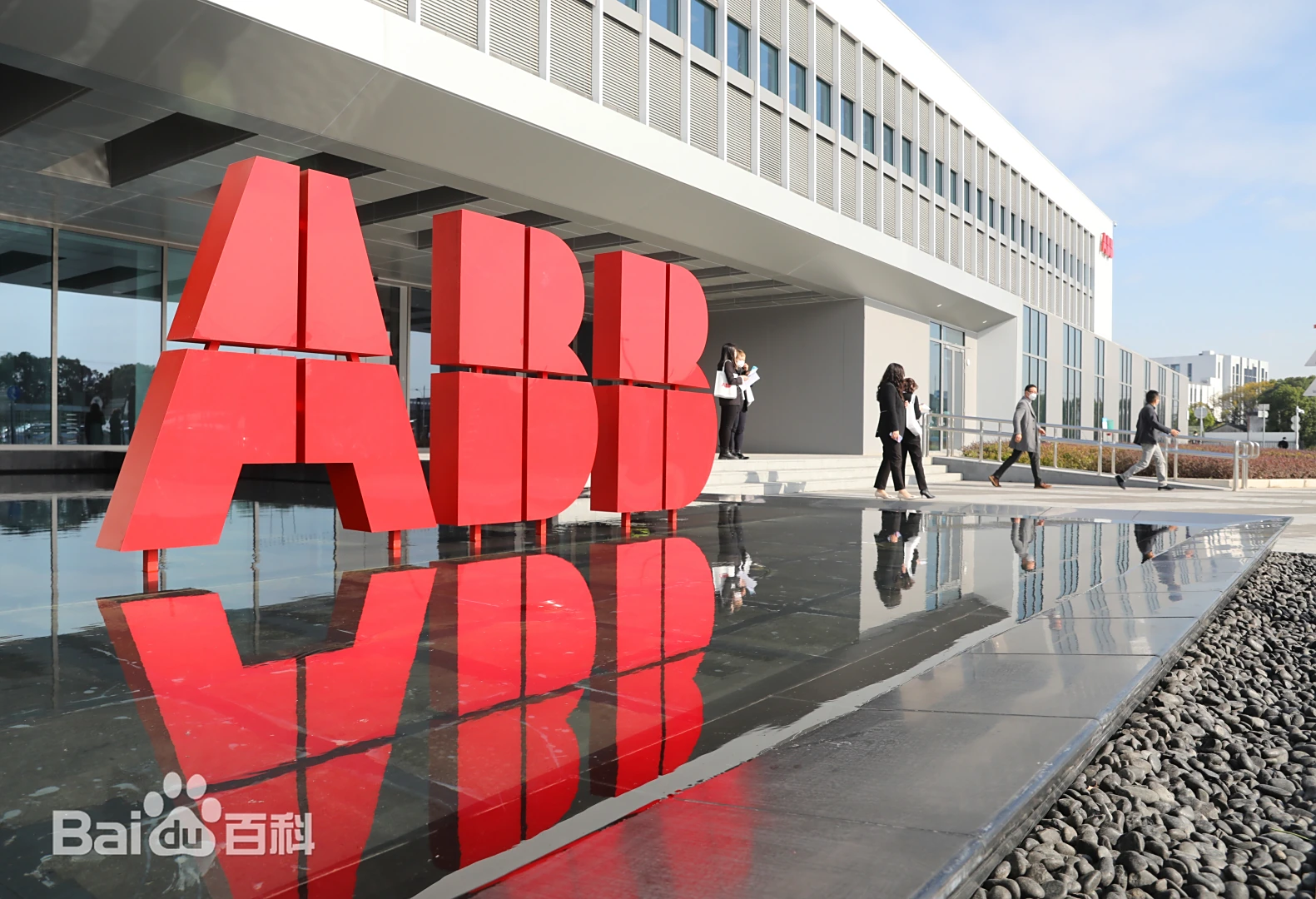 工信部:上半年工業機器人、服務機器人產量同比分別增長35.6%和25.5%